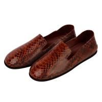 Женские лоферы из кожи питона коричневые