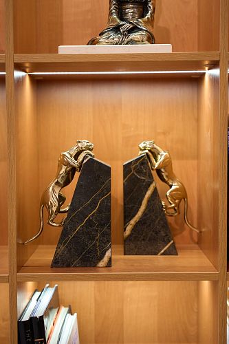 Держатели для книг "Золотые пантеры" темный мрамор из бронзы ART GALLERY LEA / АРТ ГАЛЕРЕЯ ЛЕА