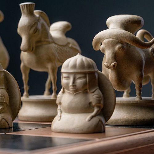 Шахматы (бронза, литье, патинирование, различные породы деревьев) ДАШИ НАМДАКОВ