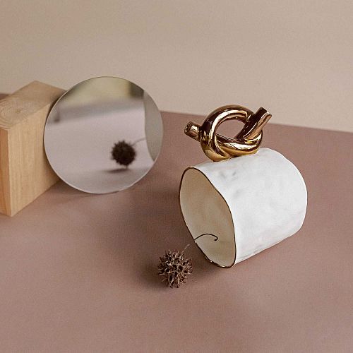 Кружка фарфоровая малая с золотым узлом RES OBJECTS