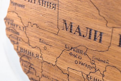 Карта мира из массива дуба CUTWOOD, в интерьере, красивая, объемная