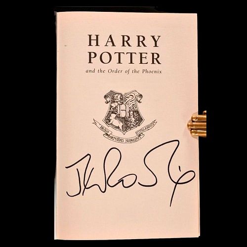 Джоан Роулинг. Книга с автографом STARGIFT